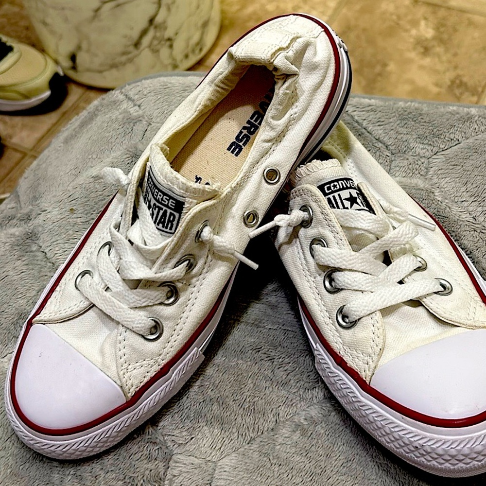Women’s Converse All Star Chuck Taylor Low Tops size 7 White